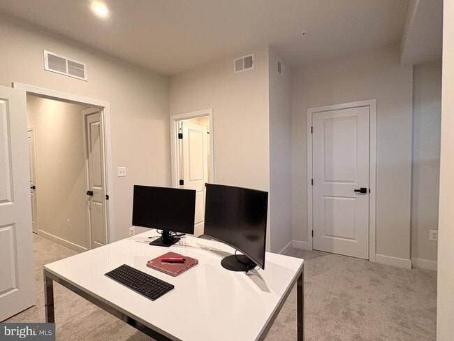 Building Photo - 736 Watts St