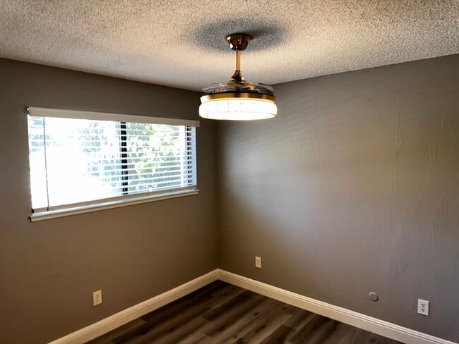 Building Photo - Charming 2-Bedroom Condo with Fireplace & ...