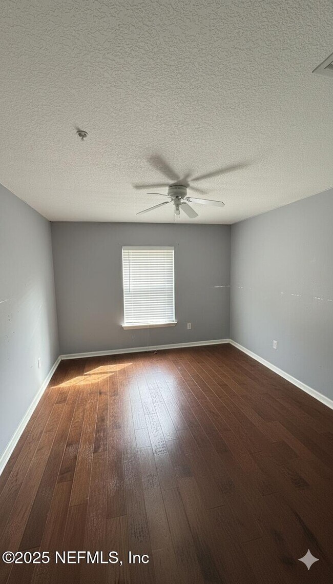 Building Photo - 845 Black Cherry Dr S