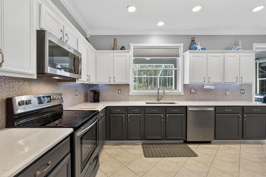 Building Photo - 3738 Old Lighthouse Cir