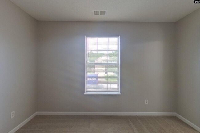 Building Photo - 153 Cottage Lake Way