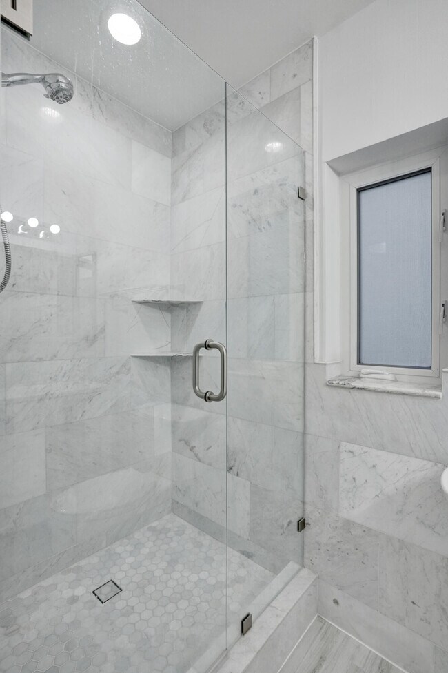 Building Photo - 601 NE 59th Ct