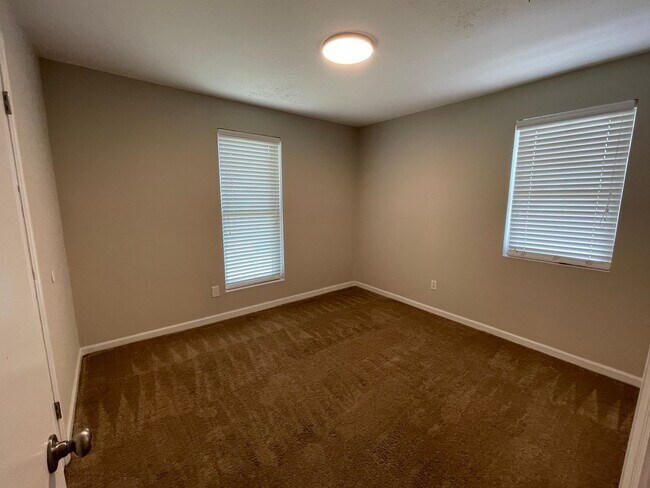 Building Photo - 118 Hollingsworth Dr