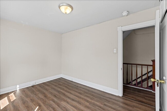 Building Photo - 204 N Broadway