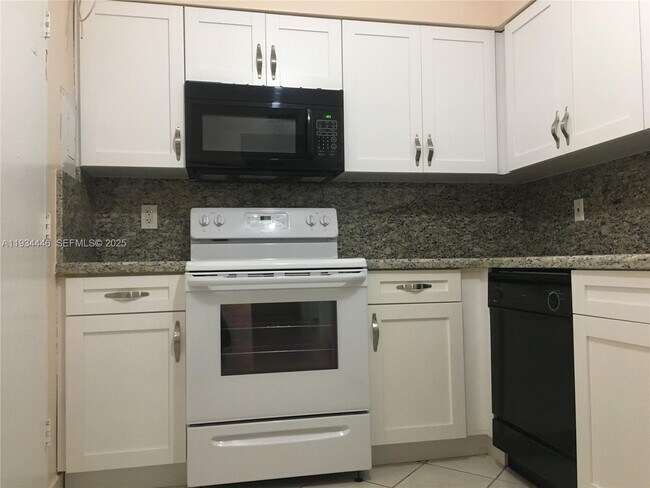 Building Photo - 9225 Collins Ave