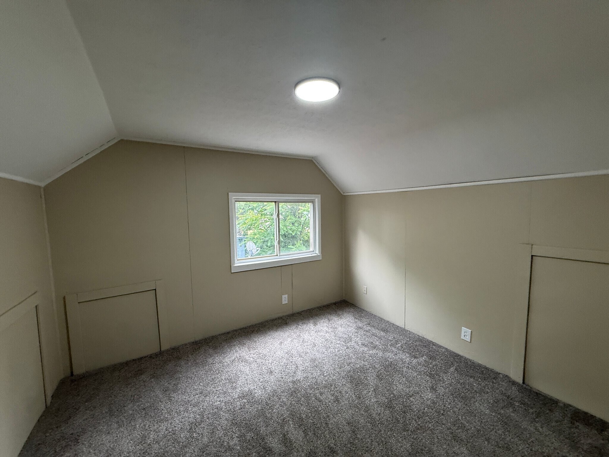 Building Photo - 5636 Drake Ave