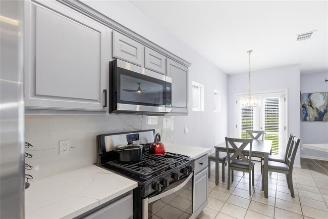 Building Photo - 7510 Lazy Creek Dr