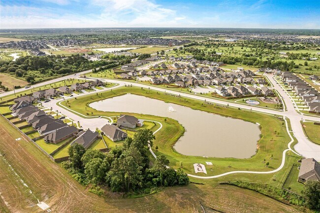 Building Photo - 32419 Sunbeam Dr