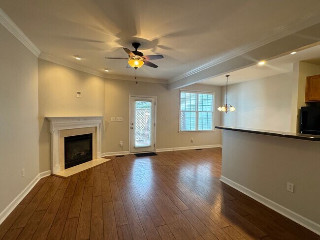 Building Photo - 2 Bedroom, 2 1/2 Bath Townhouse in Raleigh...