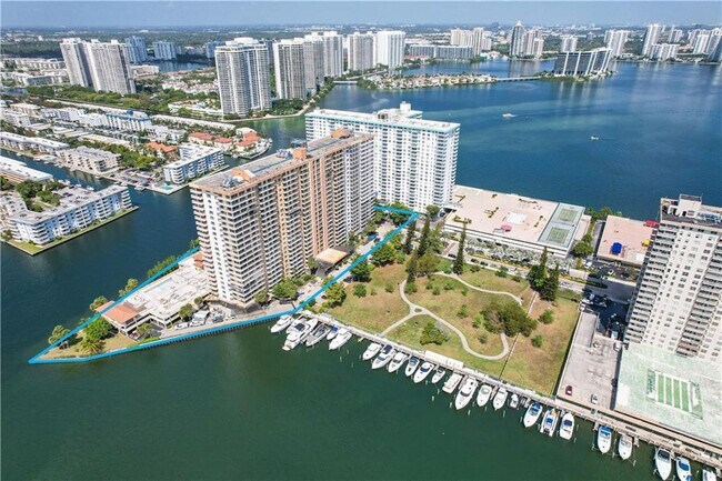 Building Photo - 290 174th St St