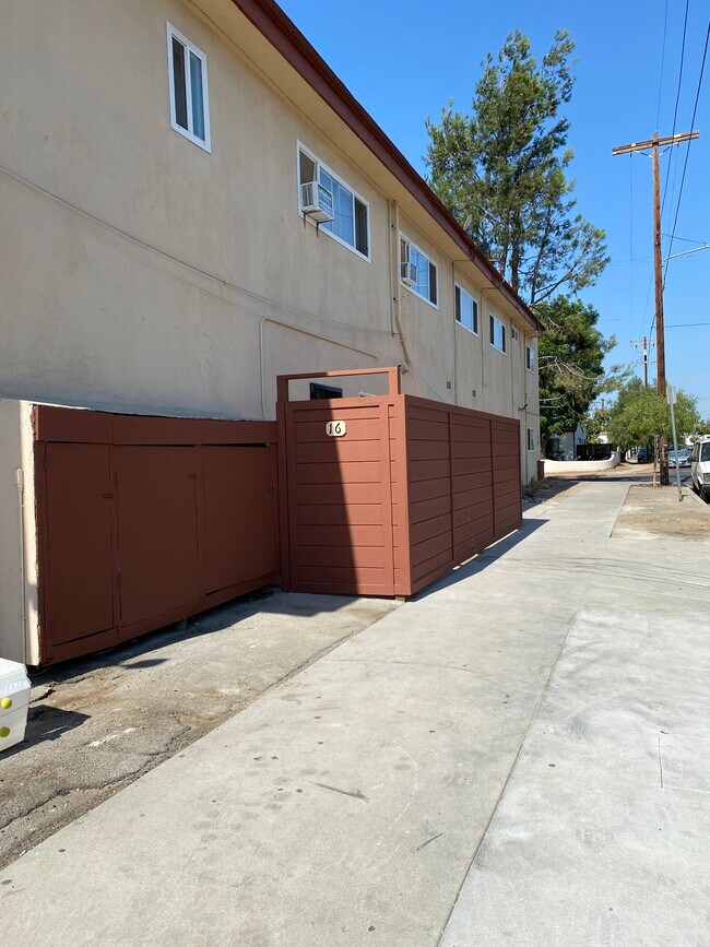 Building Photo - 6858 Ben Ave