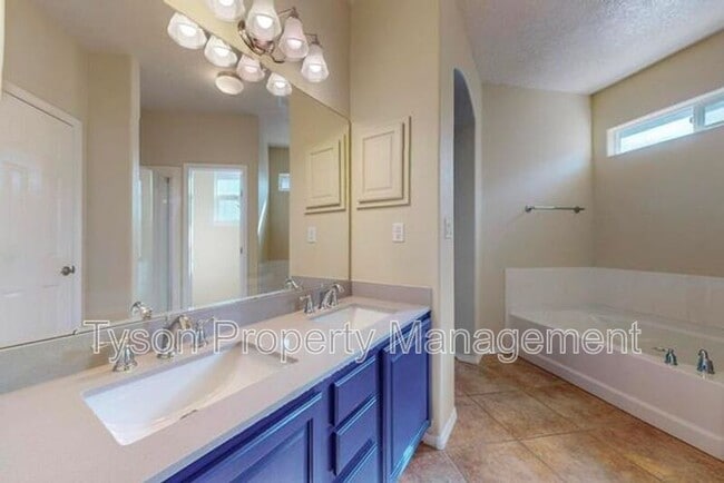 Building Photo - 10432 Savoy Dr NW