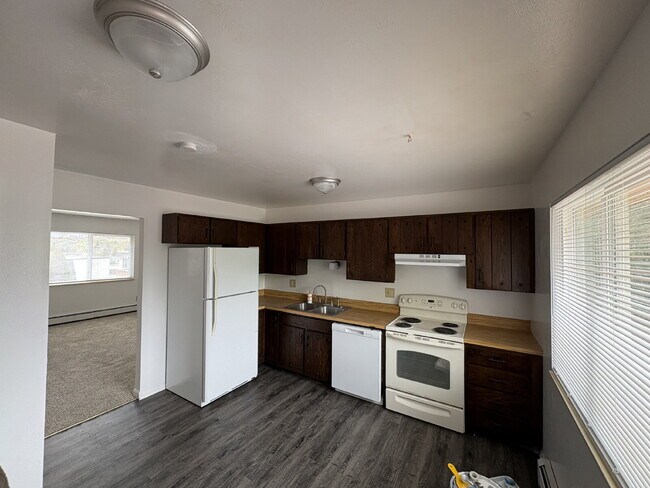 Building Photo - 2 bedroom - Forrest Hill Ct