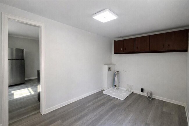 Building Photo - 610 Wilshire Ave