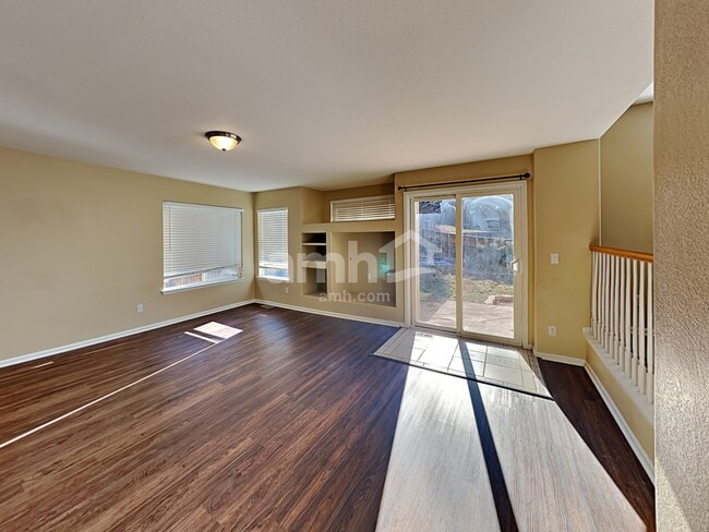 Building Photo - 4892 Waldenwood Dr
