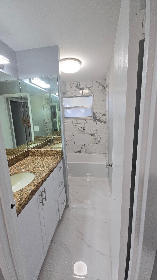 Building Photo - 3000 Riverside Dr