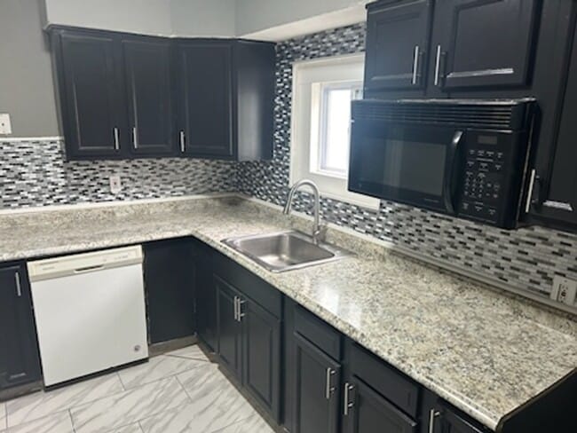 Primary Photo - Spacious 3 bedroom apartment for rent in B...