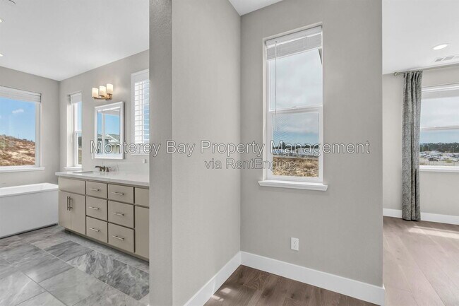 Building Photo - 240 Bungalow Dr