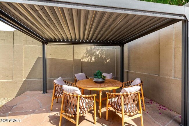 Building Photo - 11312 E Greenway Rd