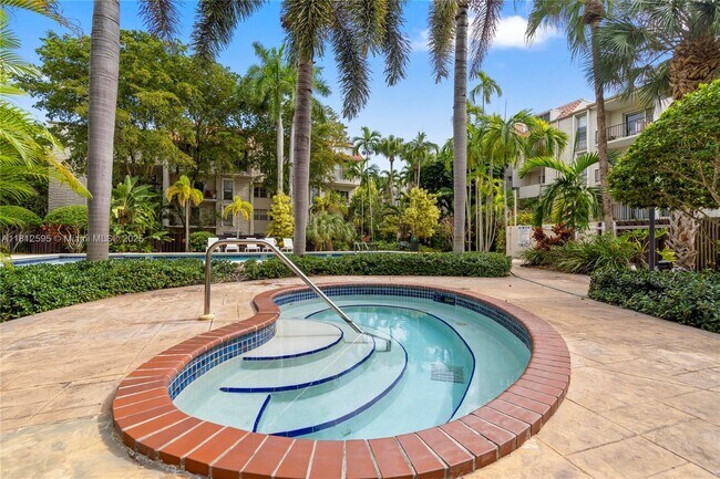 Building Photo - 6886 N Kendall Dr
