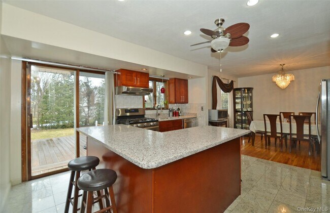 Building Photo - 327 Town Line Rd