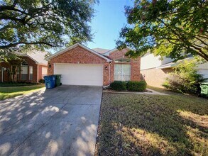 Building Photo - 918 Azalia Dr