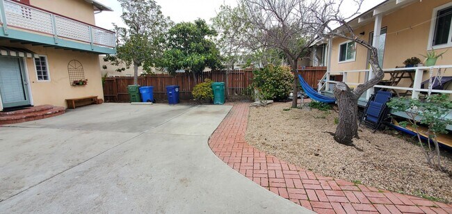 Building Photo - 1120 Peach St