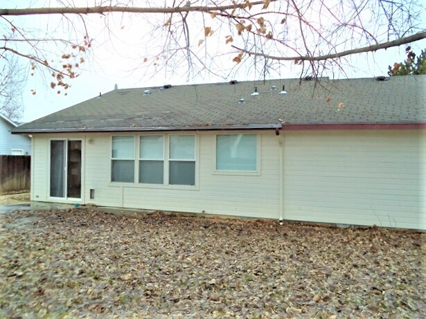 Building Photo - 585 N Katie Way