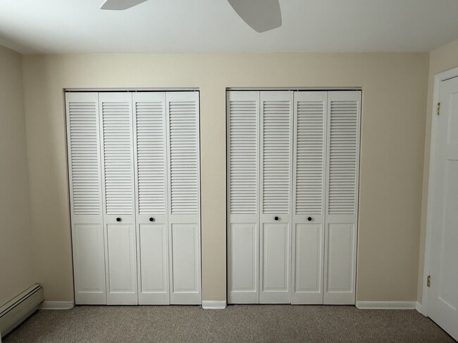 Building Photo - 6828 N Northwest Hwy