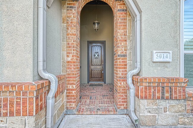 Building Photo - 5014 Fairford Dr