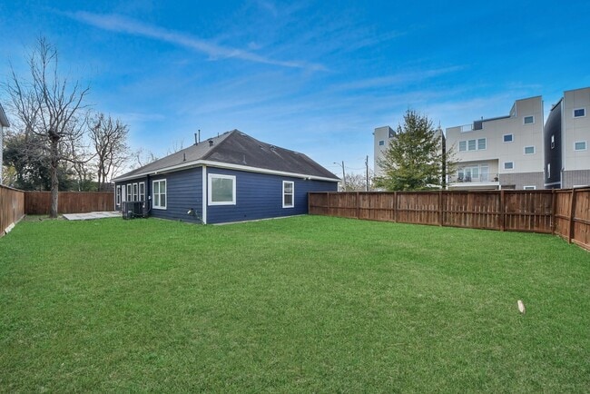 Building Photo - 2311 Canfield St