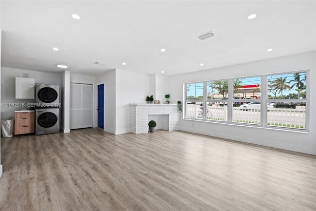 Building Photo - 3317 N Andrews Ave