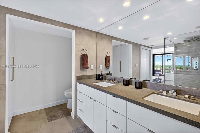 Building Photo - 2 Grove Isle Dr