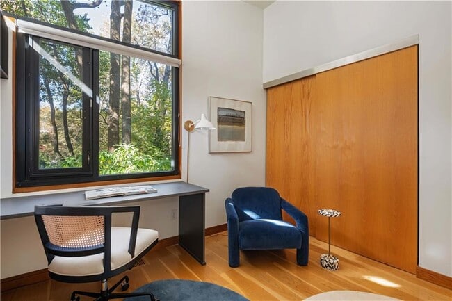 Building Photo - 515 Claire Dr NE