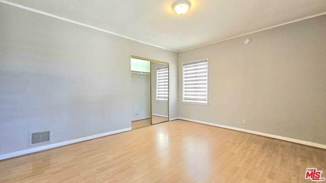 Building Photo - 1022 S Norton Ave