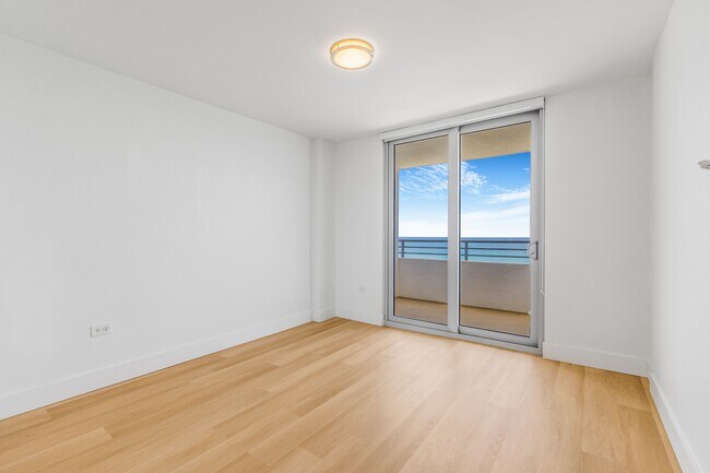 Building Photo - 5555 Collins Ave