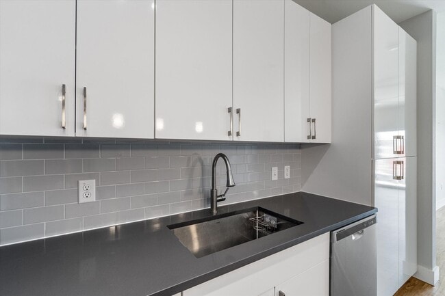 Building Photo - Luxury Burnet Road Condominium For Rent