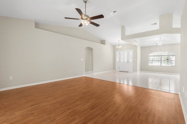 Building Photo - 22 Rocking Horse Dr