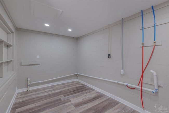 Building Photo - 1223 Wisteria Ave