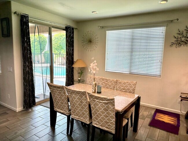 Building Photo - Gorgeous Layton Lakes with pool!