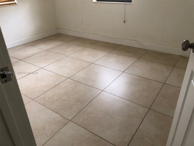 Building Photo - Southwest 81st Avenue, Miami, FL 33155 - 4 BR 2 BA single-family home
