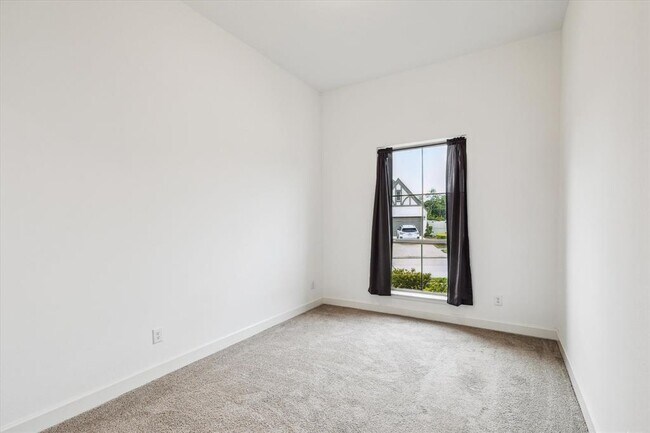 Building Photo - 17471 Bayflower