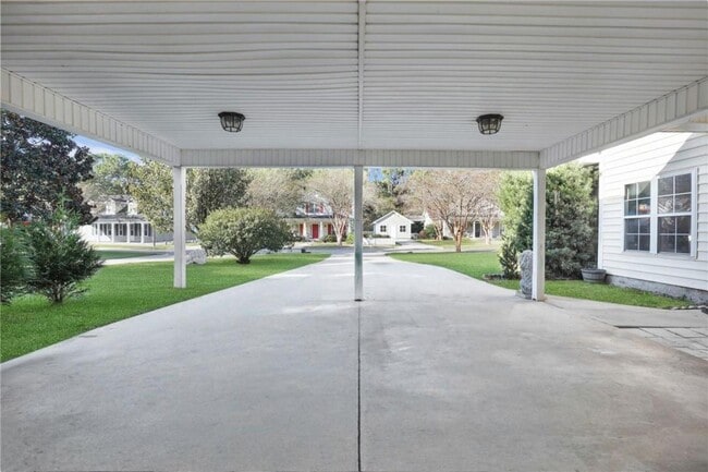 Building Photo - 4-Bedroom Home in Wild Heron with Front Porch and Fenced Yard