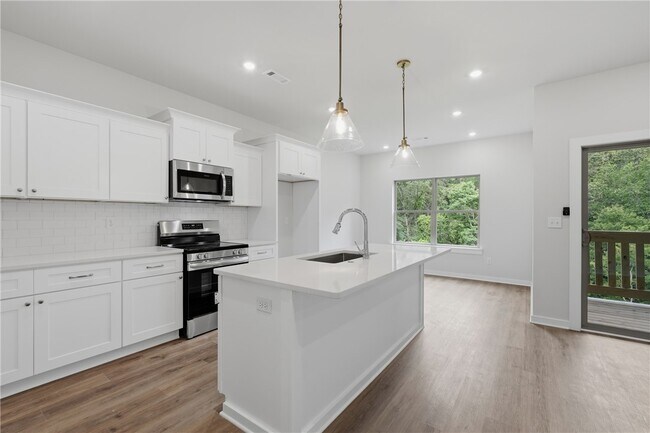 Building Photo - 6 Lowick Ln