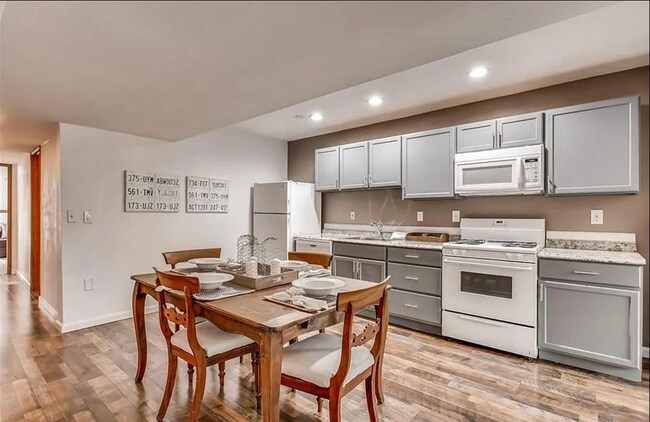 Building Photo - Spacious 5BR Home in Wild Tree – Ideal for Multi-Generational Living!