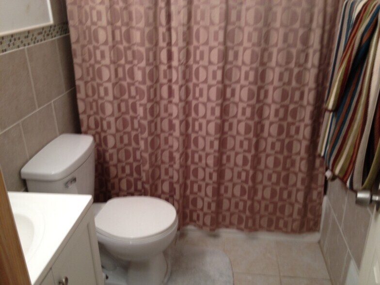 Building Photo - 17 Wright St