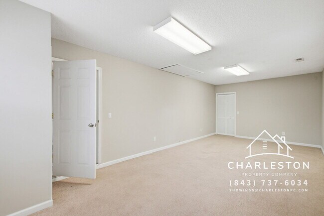 Building Photo - 1860 Piper Dr