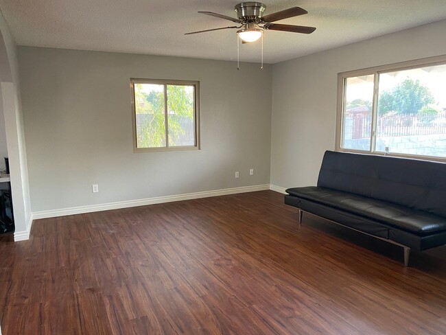 Building Photo - 3 bedroom home with large living room on a...