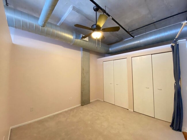 Building Photo - 933 W Van Buren St