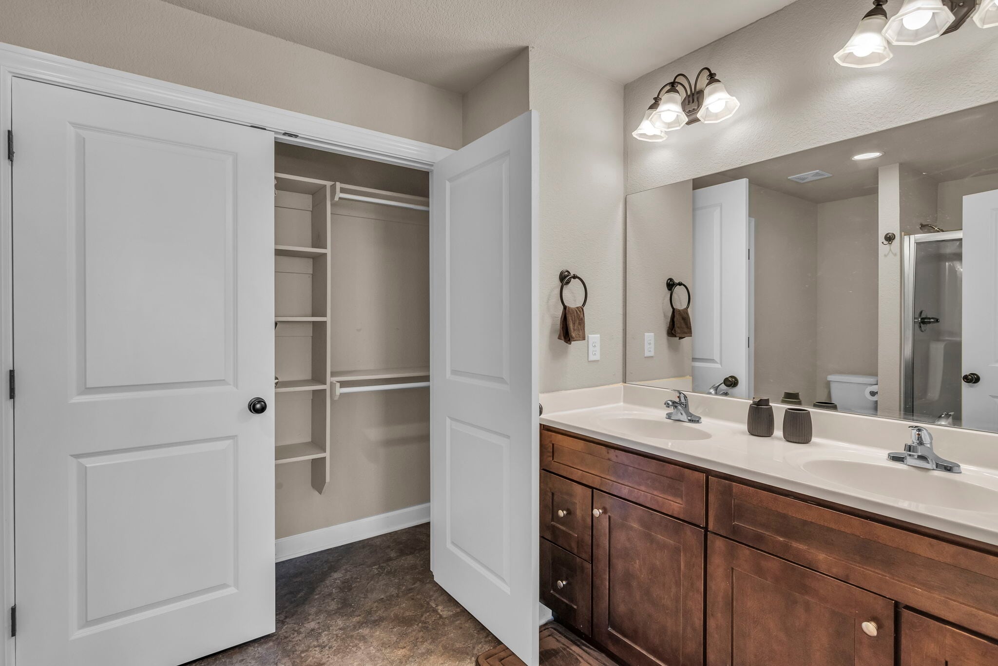 MASTER BATHROOM - 9413 N Adrian Ave